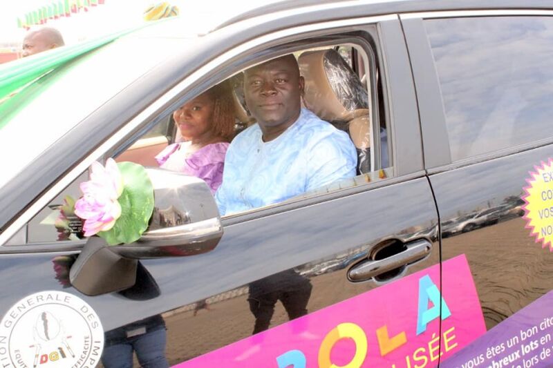 Tombola des factures normalisées : un premier super gagnant reçoit une voiture