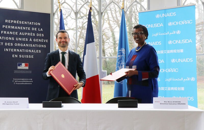 Lutte contre la stigmatisation et la discrimination liées au VIH : Expertise France et ONUSIDA signent un accord de près de 2 millions d’euros