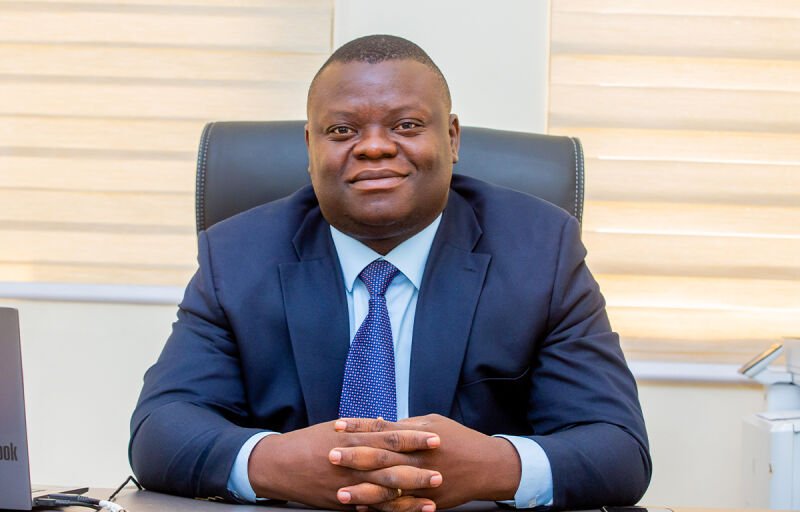 Entretien avec Arnaud Tonouhewa, Directeur des Ressources Humaines dans une entreprise industrielle