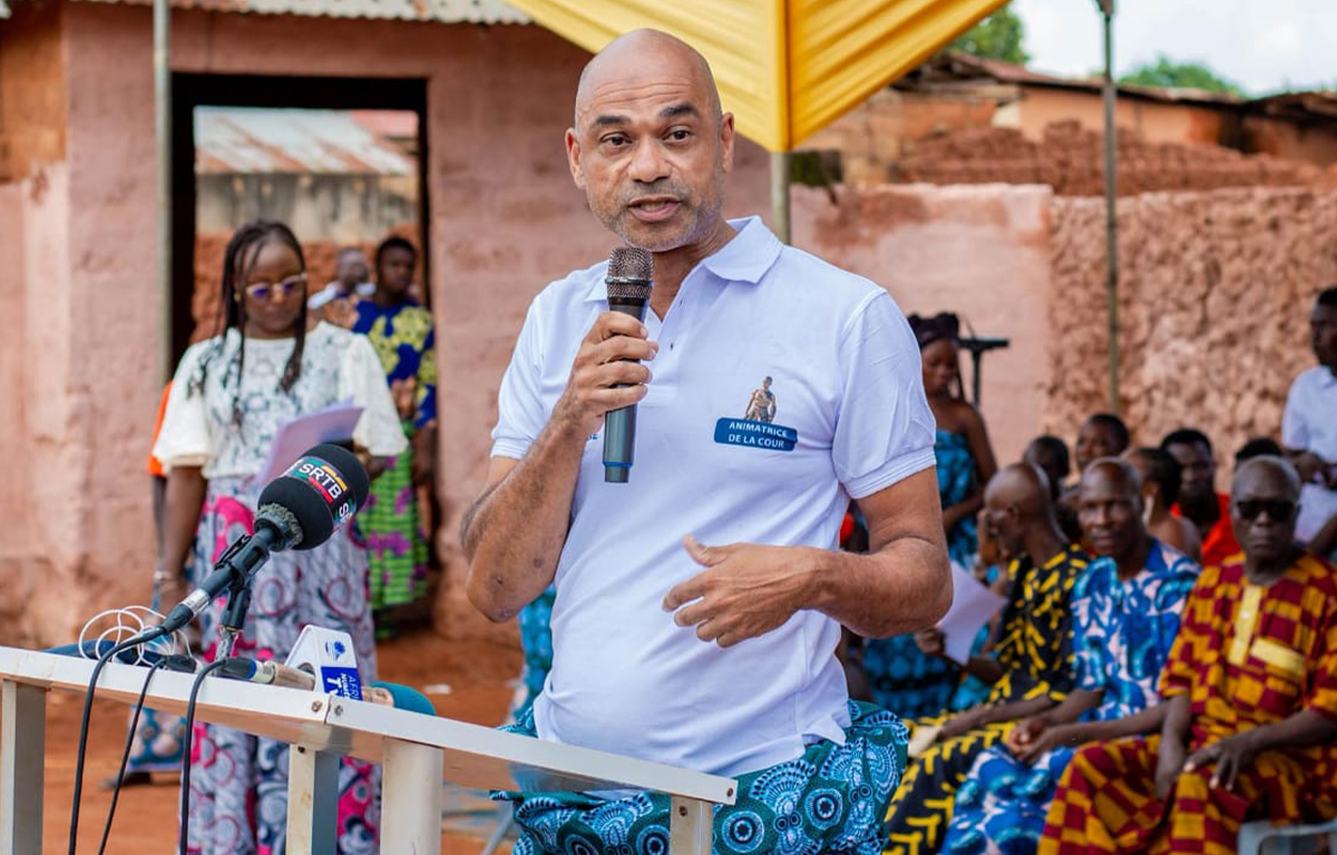 Arnaud ZOHOUN, Auteur de "L'histoire de Tassy&nbsp;Hangb&eacute;"