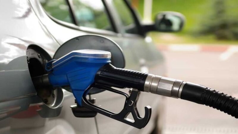 Hausse du prix de l'essence à la pompe: quel impact sur l'économie et les ménages ?